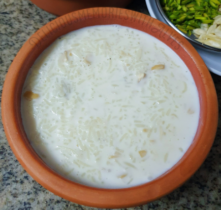 the image shows a vegetarian goan sweet dish called godshe payas