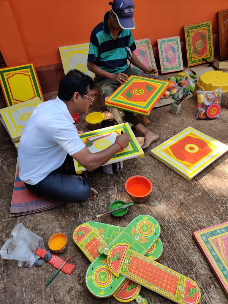 chitari artist making chitari art