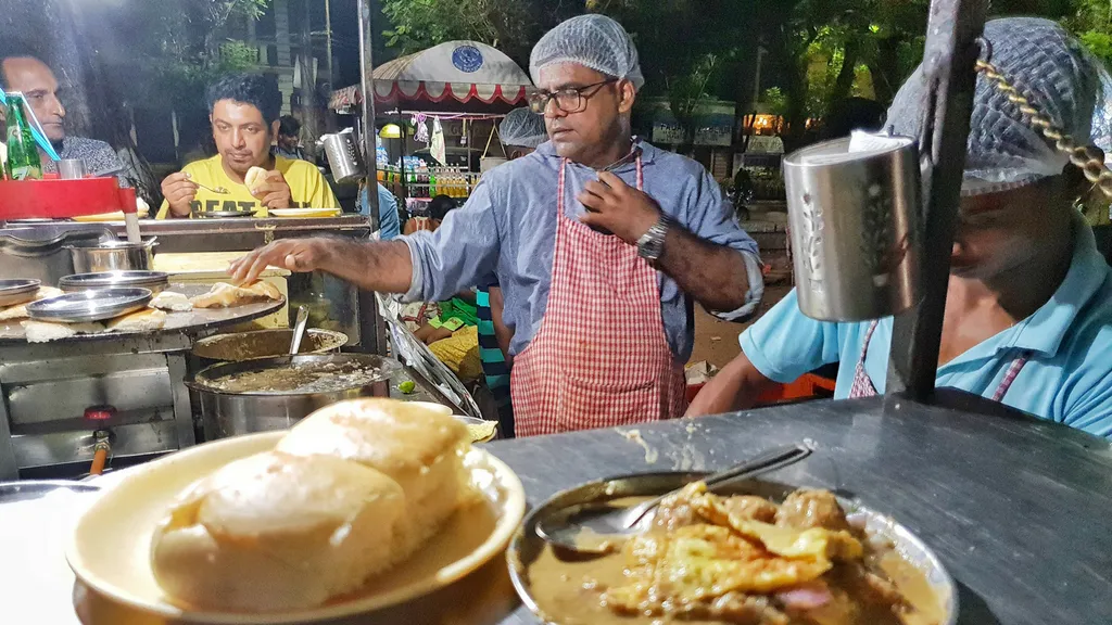 Veg and Non-Veg Street Food to Try in Goa